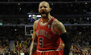 Les Chicago Bulls se sont inclinés in extremis à Dallas samedi (100-98), sur un panier à 3 points de l'Allemand Dirk Nowitzki à moins de trois secondes de la fin du match.