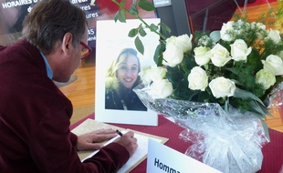 Rillieux-la-Pape, le 3 octobre 2017. Un hommage a été rendu à Laura, l'une des deux jeunes filles assassinées le 1er octobre sur le parvis de la gare de Marseille.