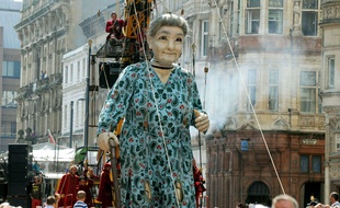 La Grand-mère géante, dernier personnage des spectacles de Royal de luxe.