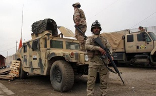 Un attentat à la voiture piégée ciblant de nouvelles recrues de l'armée a tué au moins huit personnes dimanche à Bagdad, ont rapporté des sources médicales et de sécurité.
