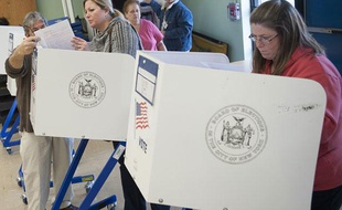 Un bureau de vote à Staten Island, quartier de New York dévasté par l'ouragan Sandy (mardi 6 novembre 2012)