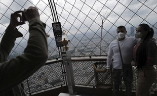 Au troisième étage de la tour Eiffel ce mercredi.