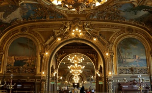 Intérieur du Train bleu, illustre restaurant de la gare de Lyon