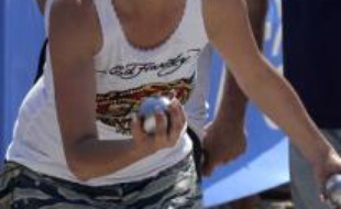 Evelyne Thomas. Trophée des artistes du Mondial de la Marseillaise de la pétanque au parc Borély de Marseille, en juillet 2007.