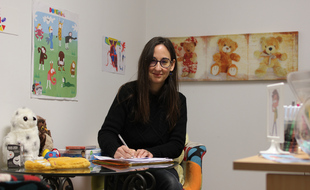 Emmanuelle Vinayagasoundirame est formatrice à l'association Alexis Danan, à Rennes. Elle applique la méthode Calliope pour recueillir la parole des enfants victimes de violences sexuelles.