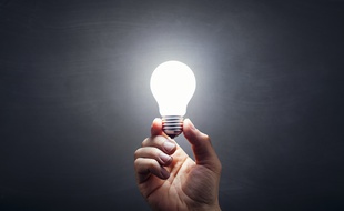 Les ampoules connectées participent à la domotique d'une maison.