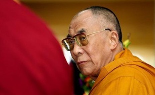 Le dalaï lama a assuré mardi à Dharamsala (nord de l'Inde) qu'il n'avait pas de prise sur les violences qui ont sécoué le Tibet, menaçant de quitter sa charge de chef spirituel du bouddhisme tibétain si la situation se dégradait.