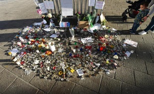 Des bougies pour les victimes des attentats de Paris, le 16 novembre 2015 à Marseille