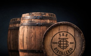 Le whisky est vieilli dans des tonneaux
