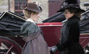 Chloë Sevigny et Kate Beckinsale dans Love & Friendship de Whit Stillman