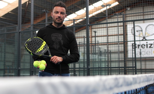 L'ancien joueur du Stade Rennais, du VAFC et de l'OL Gaël Danic a ouvert un complexe de padel, à Bruz, près de Rennes.