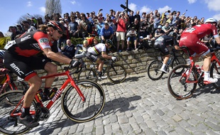 Peter Sagan a chuté dans le Vieux Quaremont