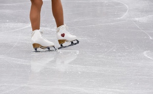 Un nouvel entraîneur est soupçonné d'agression sexuelle dans le patinage.