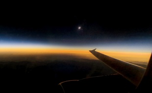L'éclipse photographiée depuis un avion au-dessus du Chili, le 2 juillet 2019.