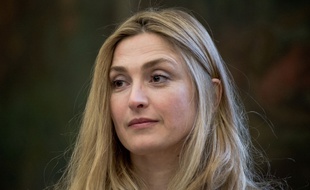 Julie Gayet à Paris le 24 mars 2015
