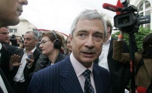 Le socialiste Claude Bartolone, qui vient d'accéder à la présidence du Conseil général de Seine-Saint-Denis, n'exclut pas de briguer le poste de Premier secrétaire du PS, dans une interview au Parisien-Aujourd'hui en France daté de dimanche.