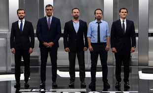 Les prinipaux candidats à la tête du gouvernement espagnol : Pablo Casado (PP, droite), Pedro Sanchez (PSOE, socialiste), Santiago Abascal (Vox, extrême droite), Pablo Iglesias (Unidas Podemos, gauche) et Albert Rivera (Ciudadanos, centre-droit).