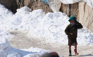 Au moins 40 enfants sont morts ce dernier mois en Afghanistan du fait d'une vague de froid exceptionnelle accompagnée d'importantes chutes de neige, a-t-on appris dimanche auprès du ministère de la Santé.