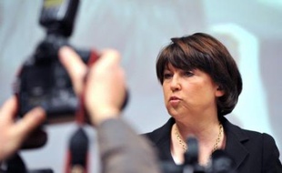 Martine Aubry, maire PS de Lille et présidente de la communauté urbaine, a déclaré samedi qu'elle se poserait la question de sa candidature ou non à la succession de François Hollande à la tête du PS, une fois que le projet socialiste serait "prêt".