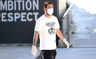Lionel Messi, armé jusqu'aux dents pour dribbler le coronavirus