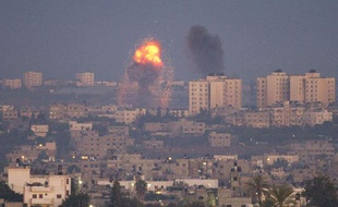 Explosion à la suite d'un tir israélien dans le nord de la bande de Gaza, le 15 novembre 2012.