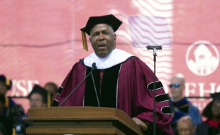 Le milliardaire Robert F. Smith, lors de son discours devant la promotion 2019 de l'université Morehouse, aux Etats-Unis.