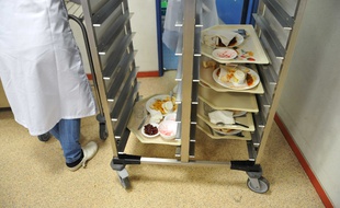 Des plateaux de cantine. Illustration.