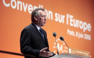 François Bayrou, président du Mouvement démocrate (MoDem), s'est inquiété dimanche du "désamour" pour l'Europe, en ouvrant une convention organisée par son parti "un an jour pour jour" avant les élections européennes.