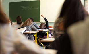 Illustration salle de classe dans un lycée