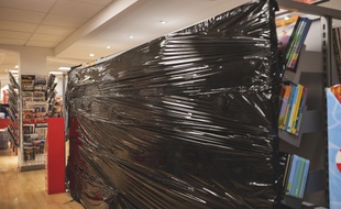 Un rayon livre fermé dans un supermarché de Nice, fin octobre 2020.