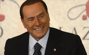 L'ex-chef du gouvernement italien Silvio Berlusconi s'est dit prêt, mercredi à Rome, à se retirer en cas de candidature de Mario Monti aux prochaines élections législatives.