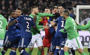 De longues échauffourées ont eu lieu en fin de rencontre dimanche, surtout après le gros tacle de Tolisso sur Lemoine.