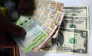 L'envol du dollar sur le marché noir au Venezuela, soumis à un contrôle des changes, remplit les vols au départ du pays de "passagers fantômes" qui achètent des billets d'avion seulement pour avoir le droit d'acquérir des devises.