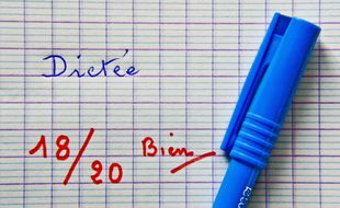 Une dictée. (Illustration)