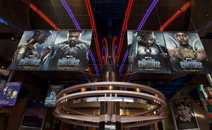 Le premier super-héros noir de "Black Panther" a pulvérisé les pronostics, bondissant en première place du box-office nord-américain dès sa sortie.