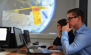 Les étudiants travaillent en collaboration avec des chercheurs, des entreprises et les agences spatiales.