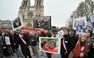 Un adolescent camerounais de 14 ans, étudiant en médecine après avoir réussi son bac avec trois ans d'avance, risque d'être contraint de quitter la France car son père est menacé d'expulsion, a-t-on appris dimanche auprès de RESF.