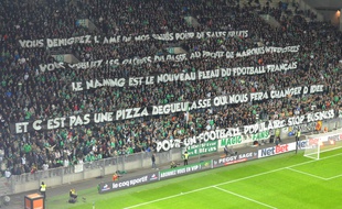 La banderole a été déployée dimanche soir en première mi-temps par le kop nord du Chaudron.