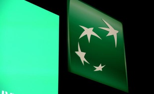 Le logo de la banque française BNP Paribas lors d'une Assemblée générale