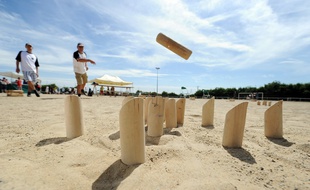 Un joueur de mollky sur une plage