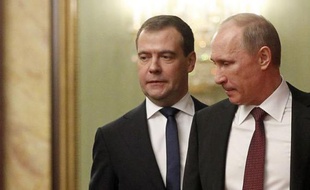 Des centaines de dossiers d'adoption d'enfants russes par des familles américaines sont bloqués depuis l'entrée en vigueur le 1er janvier en Russie d'une loi controversée interdisant aux Américains d'adopter des orphelins, a annoncé mardi la diplomatie américaine.