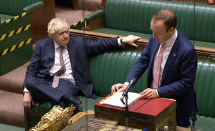 Boris Johnson aurait qualifié son ministre de la Santé Matt Hancock de putain de nul.
