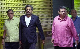 Les représentants des FARC arrivent aux discussions de paix avec le gouvernement colombien à La Havane le 10 décembre 2014