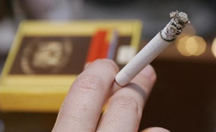Un tribunal de Floride ordonne au cigarettier américain RJ Reynolds Tobacco Company de verser une indemnisation de 23,6 milliards de dollars à la veuve d'un fumeur décédé d'un cancer du poumon