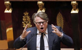 Le député FN Gilbert Collard lors du débat sur la reconnaissance de l'Etat palestinien le 28 novembre 2014 à l'Assemblée nationale à Paris