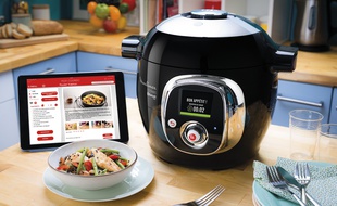 Cookeo Connect cuisine selon les consignes transmises en Bluetooth par un iPad.