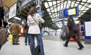 Les voyageurs ont dû prendre leur mal en patience, hier, à la gare Saint-Lazare (9e).