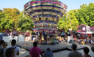 Nantes, le 7 septembre 2014, manèges à la fête foraine de septembre installée cours Saint-Pierre et Saint-André