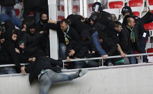 Les supporters des incidents lors d'incidents à Nice, le 24 novembre 2013, à l'Allianz-Arena.