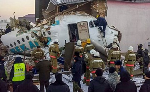 Les restes de l'avion de la compagnie Bek Air, qui s'est écrasé au Kazakhstan, le 27 décembre 2019.